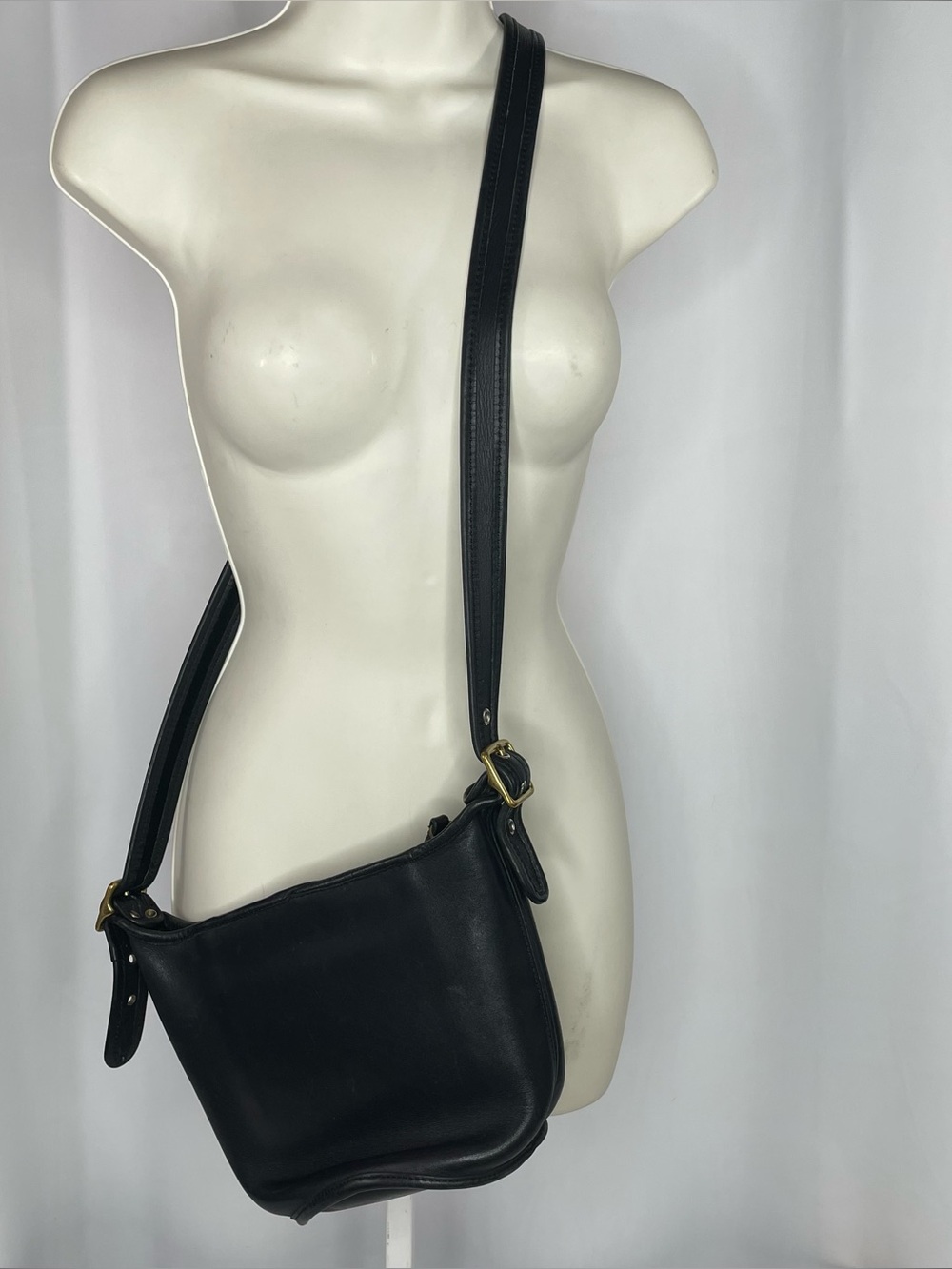 Vintage Coach 9966 Legacy Zip Black Leather Crossbody Shoulder Bag 90s